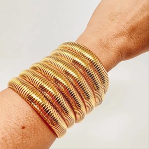 Minimalist gold spiral stretch cuff bracelet with a multi-layer wrap design for men and women