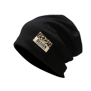 Bonnet noir en tricot pour femme avec écusson léopard élégant et style décontracté