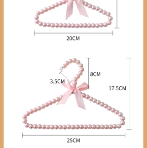 Pink pearl pet hanger detail showing size dimensions 20cm and 25cm with bow accent