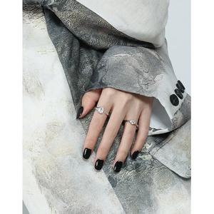 Minimalist S925 sterling silver open ring with cubic zirconia on model's hand