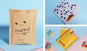 Detailansicht wasserdichter Kraftpapier-Umschläge mit Luftpolsterung und Motivdrucken