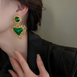 Vintage gold earrings with green gemstones and heart pendants in a French luxury style