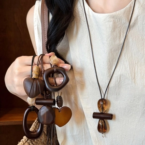 Retro New Chinese Style Wood Resin Pendant Necklace Heart Geometric Sweater Chain Bohemian Natural Women