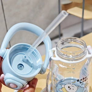 Detail view of baby straw cup with PP lid and clear body showing volume scale markers