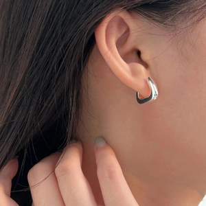 Elegant 925 sterling silver geometric hoop earrings worn by a model in a minimalist style