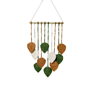 Suspension murale bohème faite main avec feuilles en coton tissé sur tige en bois