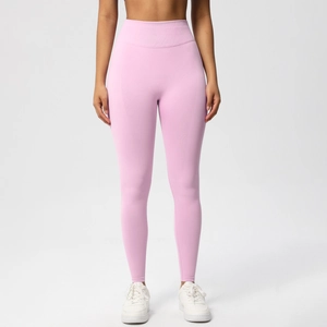 Detailansicht der rosa nahtlosen Yoga-Leggings mit hohem Bund und Rippenstrick-Design