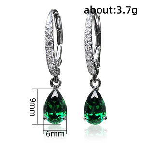 Eleganti orecchini con zircone a goccia smeraldo e cerchi pavé in argento donna