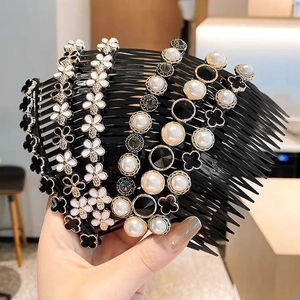 Elegante pettine per capelli con fiori, perle e cristalli a quadrifoglio per chignon