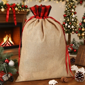 Rustikaler Weihnachts-Geschenkbeutel mit Rentier-Applikation und rotem Kordelzugband