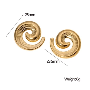Detail von 25 mm goldenen Spiral-Ohrringen aus Titanstahl mit gerippter Textur und Maßen