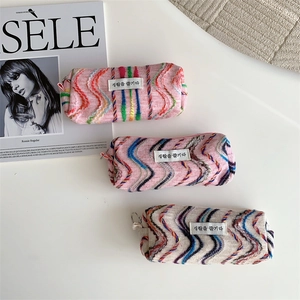 Trousse de Maquillage en Laine Grande Capacité Broderie Arc-en-ciel Trousse de Toilette Voyage Tricot Motif Vagues pour Femmes