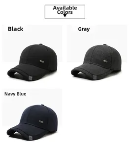 Confronto dettagliato di berretti invernali nei colori nero, grigio e blu navy