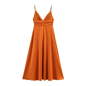 Robe longue orange caramel col en V avec bretelles perlées et coupe trapèze taille haute