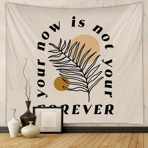 Minimalistischer Morandi Wandteppich mit Motivationsspruch in modernem Ambiente