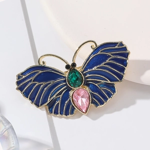 Broche papillon vintage avec ailes en émail bleu et cristaux colorés de luxe