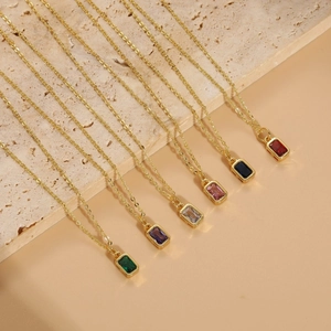 Collier Pendentif Zircon Rectangulaire Minimaliste Cuivre Plaqué Or 14K Coupe Émeraude Bijoux Colorés Pour Femmes