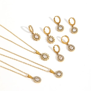 Set di gioielli di lusso in acciaio inossidabile dorato con collane e orecchini eleganti