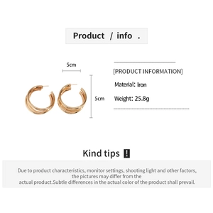 Detailed specs for gold multi-layer geometric hoop earrings with 5cm diameter size info