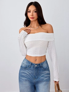 Chique witte crop top met blote schouders en lange mouwen met ajour details