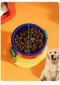 Detail view of colorful elevated pet bowl showing 14cm inner diameter and dry food capacity