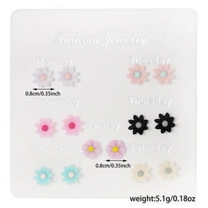Detailed size and weight specs for mini colorful daisy stud earrings set on card
