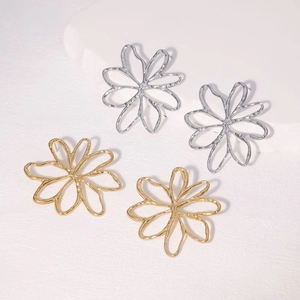 Hollow Flower Stud Earrings Stainless Steel 18K Gold Plated Minimalist Geometric Floral Jewelry For Women Trendy Elegant