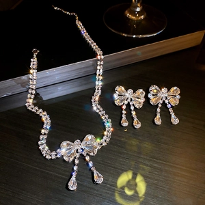 Elegant silver-colored crystal bow jewelry set with necklace and drop earrings