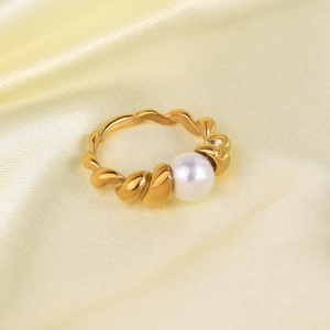 Vintage 18K gold plated twisted croissant ring with large round white pearl inlay