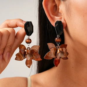 Boucles D'oreilles Pendantes Fleur 3D Rétro Avec Pétales En Résine Perle En Bois Et Tige En Argent Style Maillard Bijoux Vintage