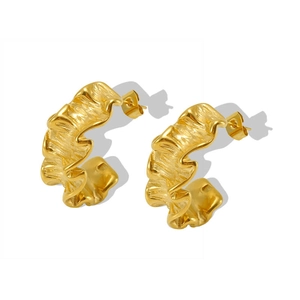 Modern 18k gold plated stainless steel C-shape earrings with irregular ripple texture
