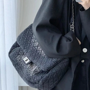Women Denim Quilted Crossbody Bag Rhombus Pattern Metal Chain Shoulder Hobo Bag Retro Washable Dark Blue Fabric Flap