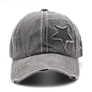 Détails de la casquette de baseball en coton vieilli avec patchs étoiles et déchirures