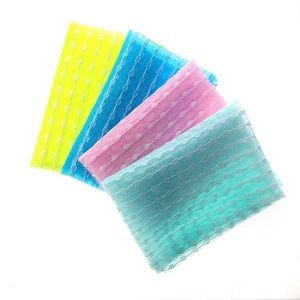 Set de cuatro estropajos de nailon exfoliantes para la espalda en varios colores