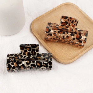 Pinces à cheveux rectangulaires léopard en ambre brun et finition tortue grise