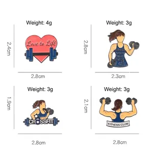 Ensemble de broches fitness en émail avec cœurs d'haltères et motifs de sportives