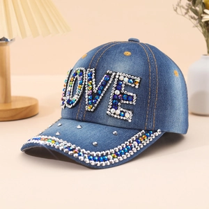 Casquette de baseball en jean bleu foncé avec design LOVE en strass et rivets