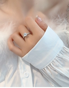 Detailed view of a 925 silver ring featuring a 1 carat moissanite worn on a finger