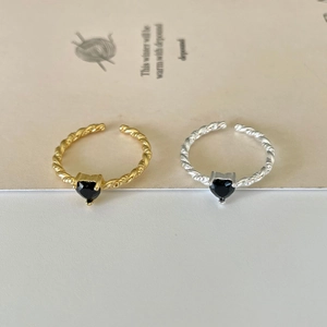 Minimalist 925 sterling silver adjustable ring with heart-shaped black zircon and rope band