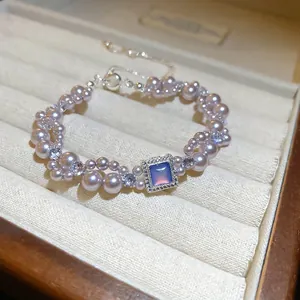 Bracelet élégant à double rang de perles avec gemme carrée et halo de zircons