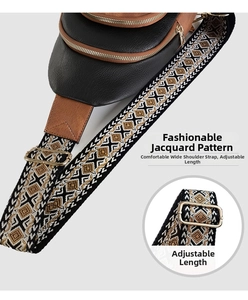 Dettaglio della tracolla jacquard larga e fibbia in metallo regolabile della borsa