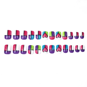 Short square press-on nails with colorful heart and patchwork patterns, set of 24 pieces
