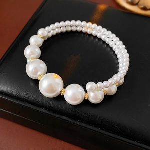 Bracelet en perles vintage français avec design multicouche et détails en métal doré
