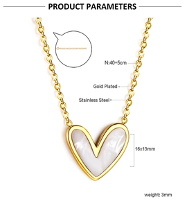 Detail view of heart pendant necklace with dimensions 16x13mm and 40+5cm chain length