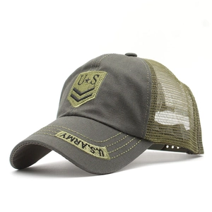 Détail de la casquette filet camouflage vert armée avec broderie U.S. ARMY et fermeture