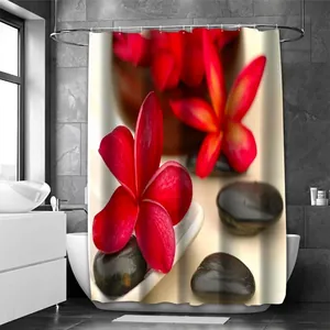Rideau de douche imperméable avec imprimé zen de frangipanier rouge et galets noirs