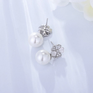 Macro shot of s925 silver flower earrings with zircon pavé and lustrous white pearls