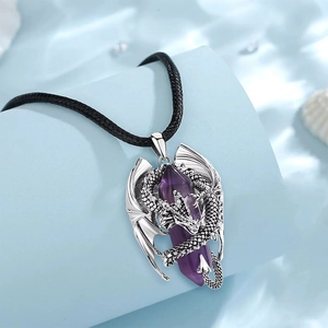 Collier Pendentif Dragon Enveloppé Cristal Gothique Viking Rétro Pierre Naturelle Pointe Hexagonale Bijoux Mythiques