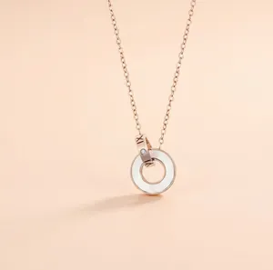 Collier Double Anneau Chiffres Romains en Acier Titane Avec Incrustation de Nacre Strass Plaqué Or Rose Bijoux de Mode Femme