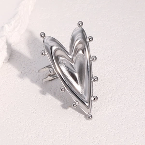 Bague ouverte minimaliste en acier argenté avec un design de cœur 3D superposé